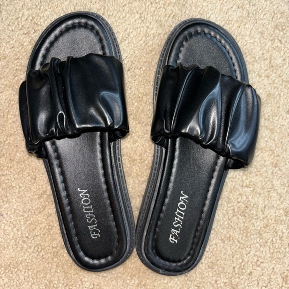 Summer sandals - Picture 2 of 2